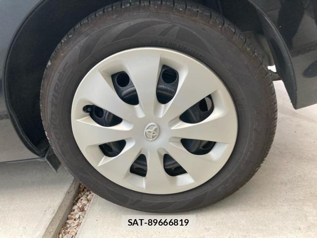 Toyota AQUA 2013-02 8827843-6