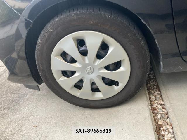Toyota AQUA 2013-02 8827843-7