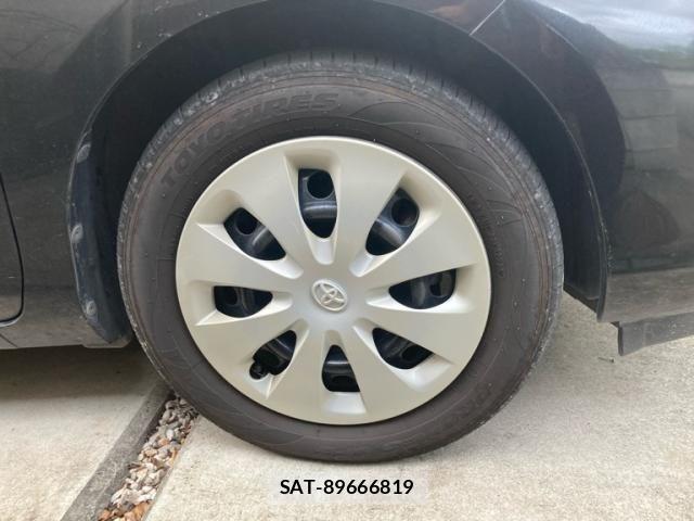 Toyota AQUA 2013-02 8827843-8