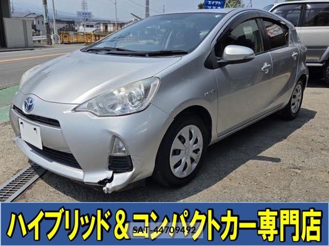 Toyota AQUA 2013-04 8827830-0