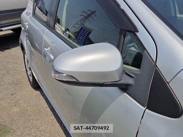 Toyota AQUA 2013-04 8827830-13