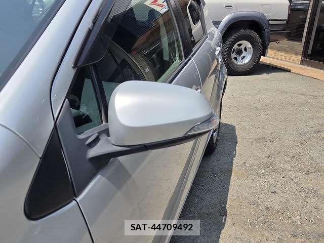 Toyota AQUA 2013-04 8827830-14