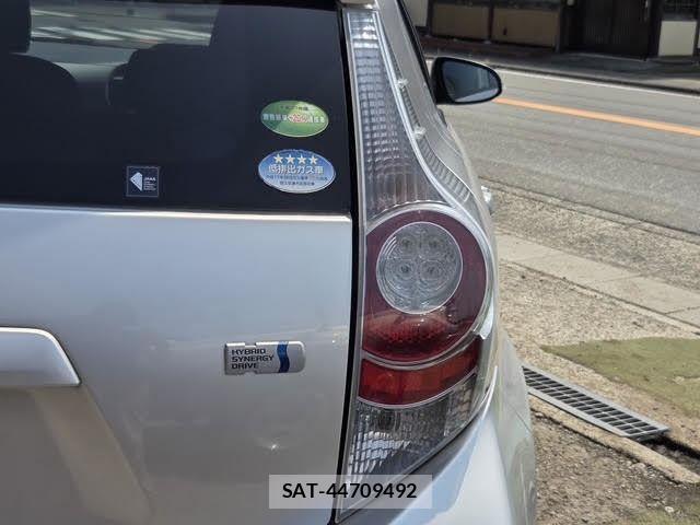 Toyota AQUA 2013-04 8827830-16