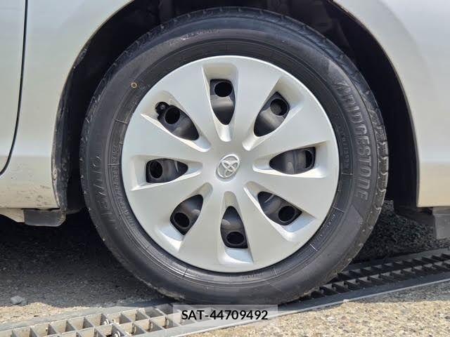 Toyota AQUA 2013-04 8827830-17