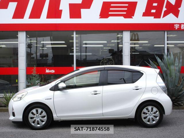 Toyota AQUA 2013-03 8827813-12