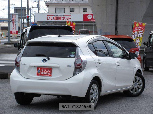 Toyota AQUA 2013-03 8827813-2
