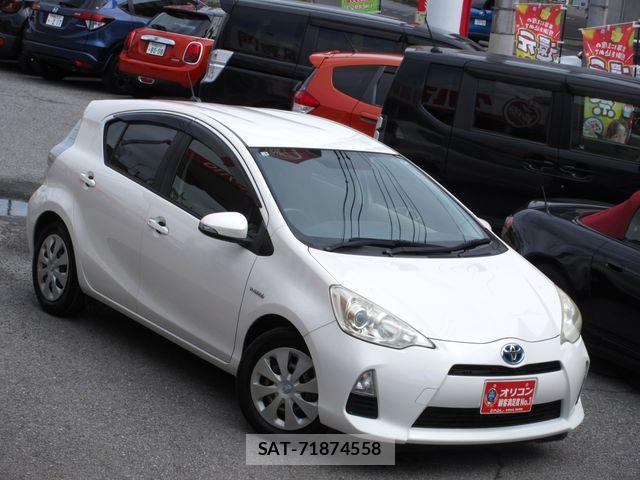 Toyota AQUA 2013-03 8827813-3