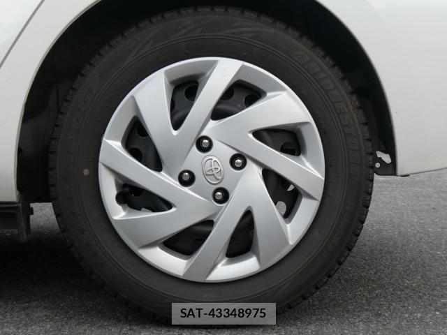 Toyota AQUA 2015-11 8827845-21
