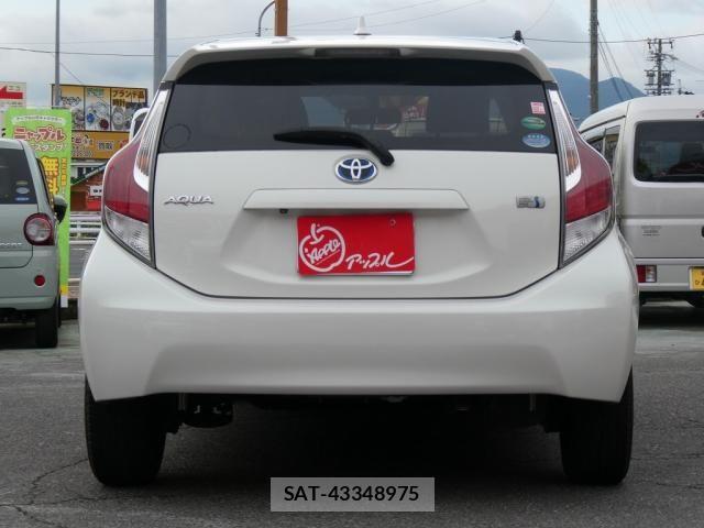 Toyota AQUA 2015-11 8827845-3