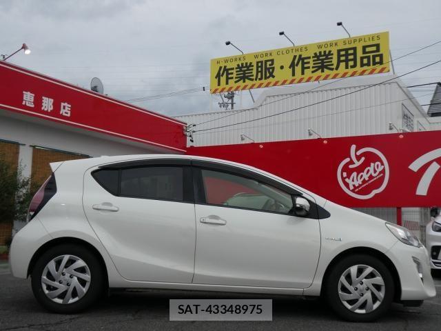 Toyota AQUA 2015-11 8827845-5