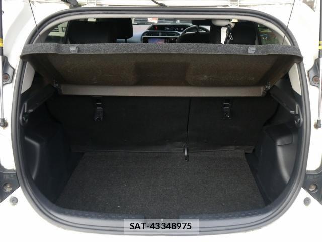 Toyota AQUA 2015-11 8827845-8