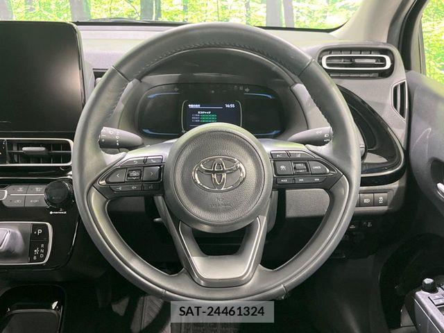 Toyota AQUA 2022-01 8827789-11