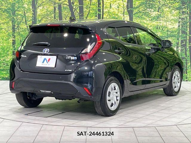 Toyota AQUA 2022-01 8827789-17