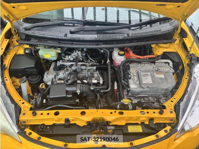 Toyota AQUA 2012-03 8827844-9