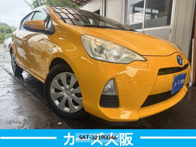 Toyota AQUA 2012-03 8827844-1