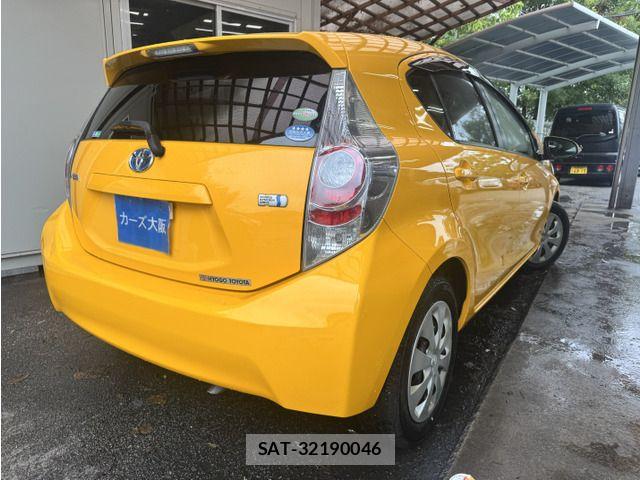 Toyota AQUA 2012-03 8827844-2