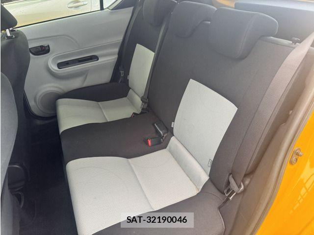 Toyota AQUA 2012-03 8827844-4