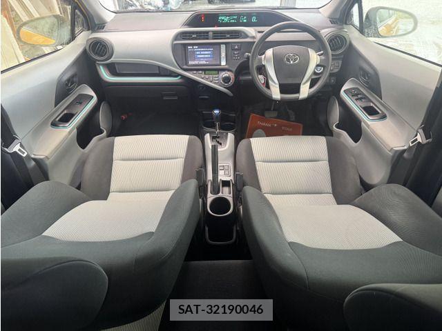 Toyota AQUA 2012-03 8827844-5