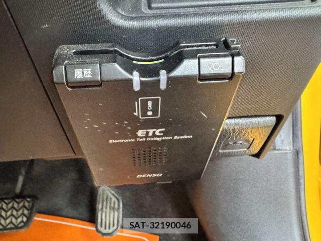 Toyota AQUA 2012-03 8827844-6