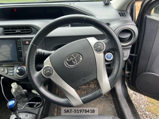 Toyota AQUA 2013-11 8827854-11