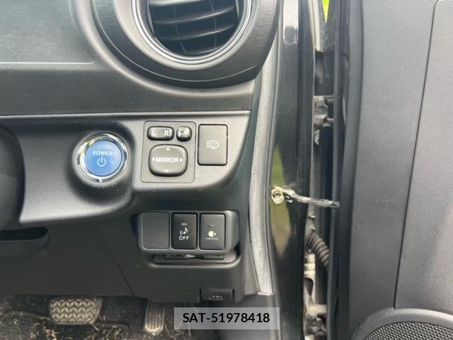 Toyota AQUA 2013-11 8827854-12