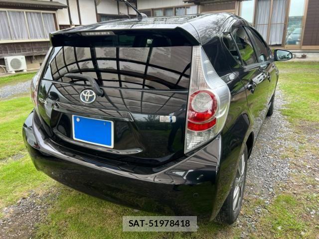 Toyota AQUA 2013-11 8827854-4