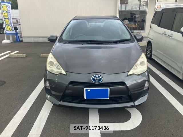 Toyota AQUA 2012-10 8827864-0