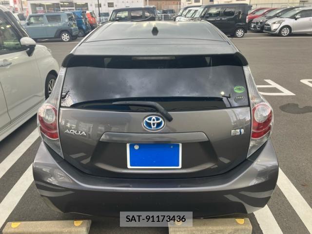 Toyota AQUA 2012-10 8827864-9