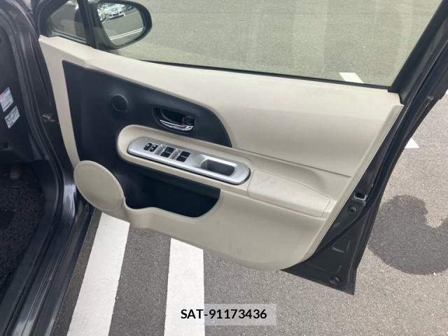Toyota AQUA 2012-10 8827864-11