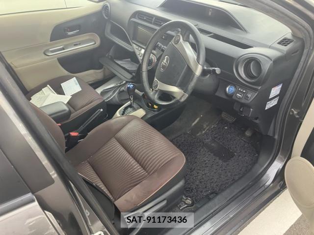 Toyota AQUA 2012-10 8827864-12