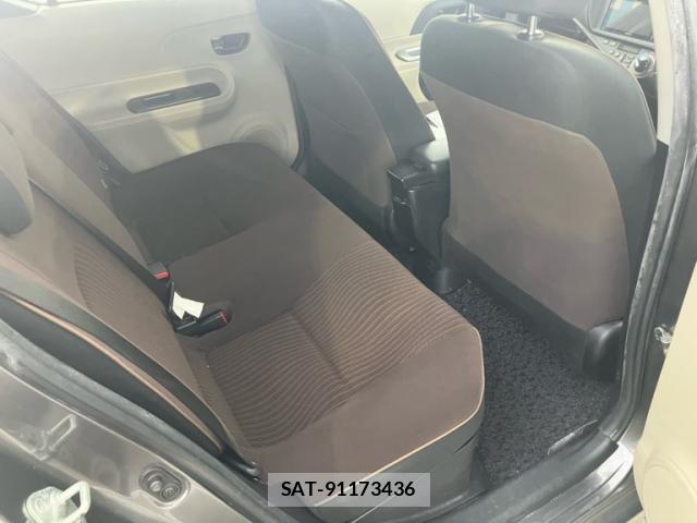 Toyota AQUA 2012-10 8827864-13