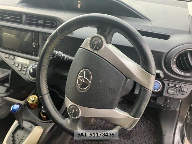 Toyota AQUA 2012-10 8827864-14