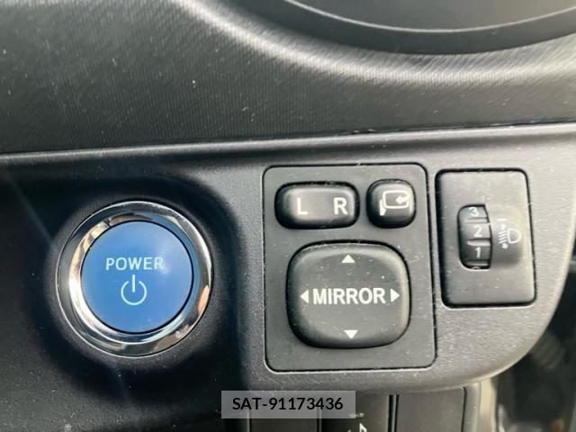 Toyota AQUA 2012-10 8827864-17