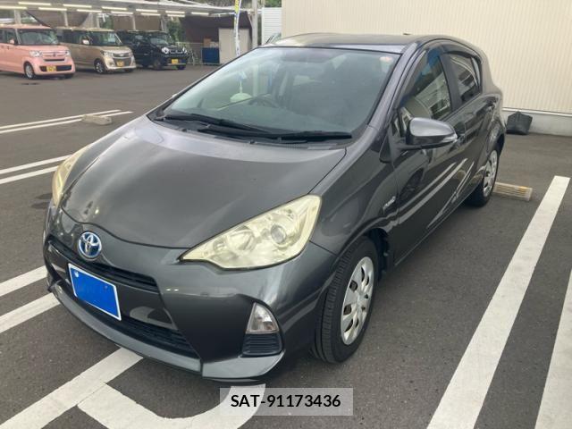 Toyota AQUA 2012-10 8827864-1