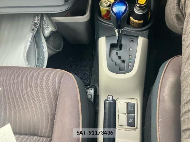 Toyota AQUA 2012-10 8827864-20