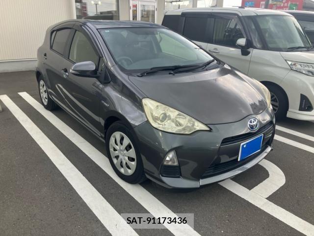 Toyota AQUA 2012-10 8827864-2