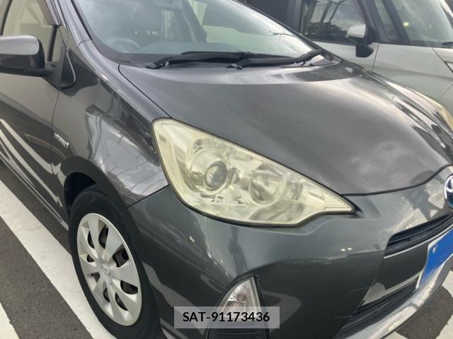 Toyota AQUA 2012-10 8827864-3