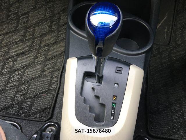 Toyota AQUA 2012-08 8827816-9