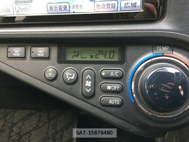 Toyota AQUA 2012-08 8827816-10