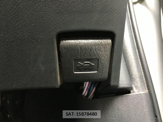 Toyota AQUA 2012-08 8827816-17