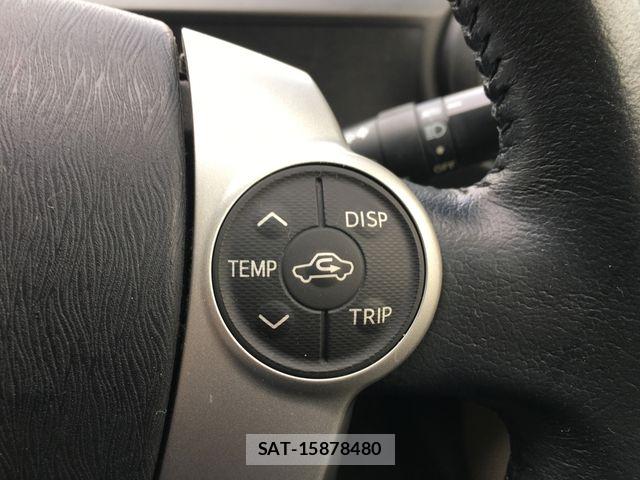Toyota AQUA 2012-08 8827816-25