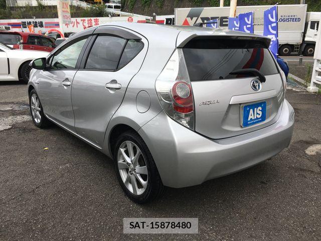 Toyota AQUA 2012-08 8827816-4