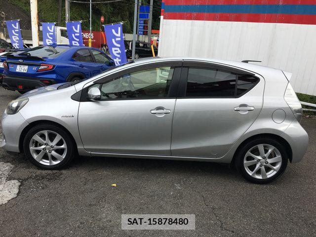 Toyota AQUA 2012-08 8827816-5