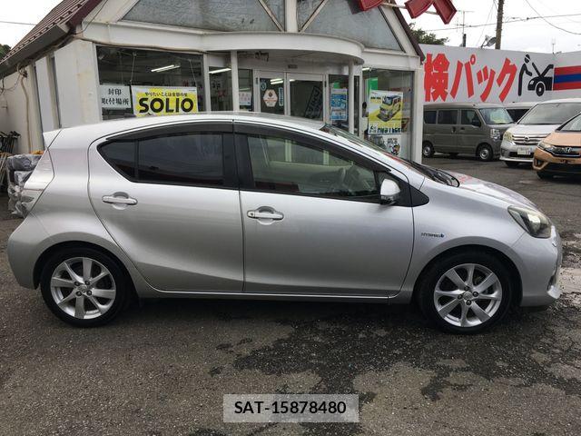 Toyota AQUA 2012-08 8827816-6
