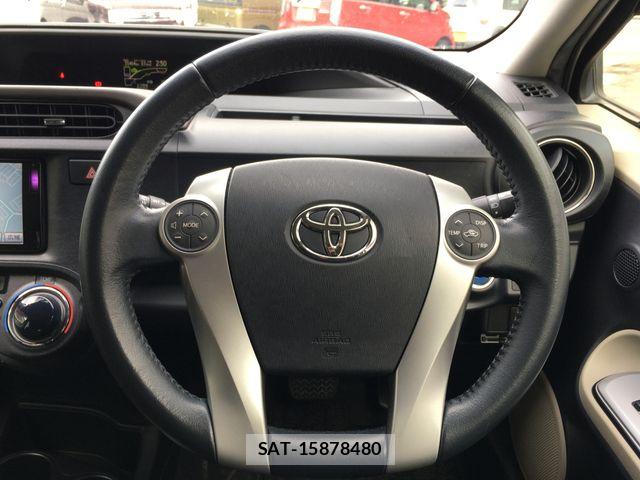 Toyota AQUA 2012-08 8827816-7