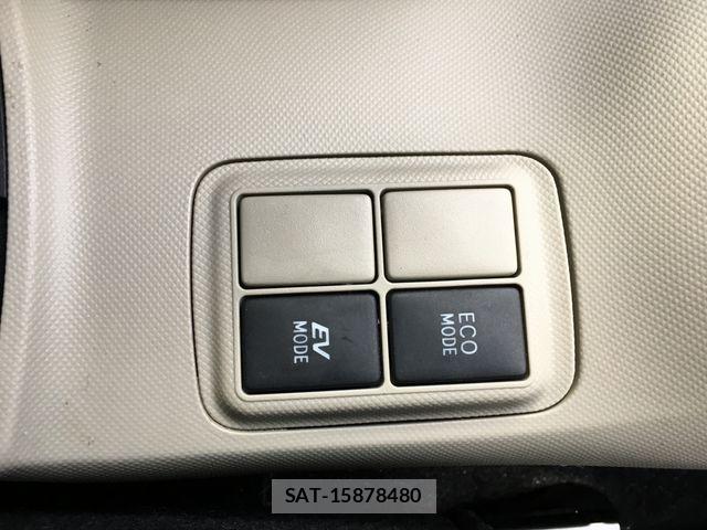 Toyota AQUA 2012-08 8827816-8