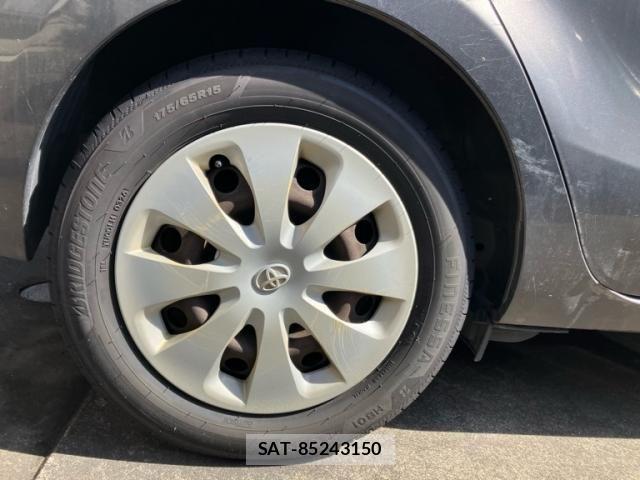 Toyota AQUA 2013-10 8827848-9