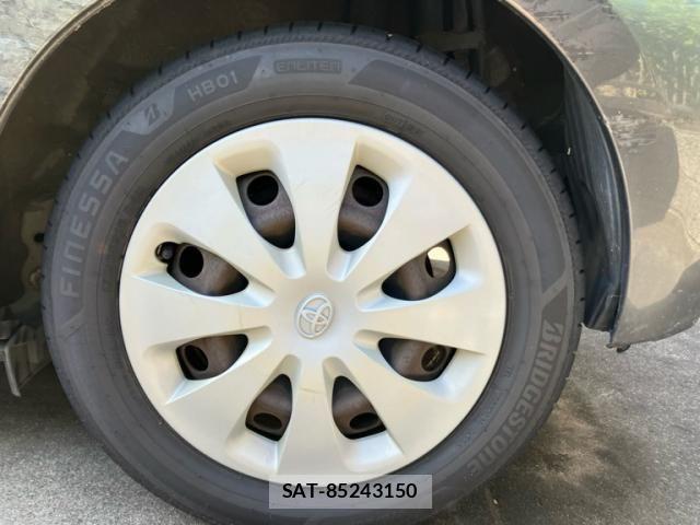 Toyota AQUA 2013-10 8827848-10