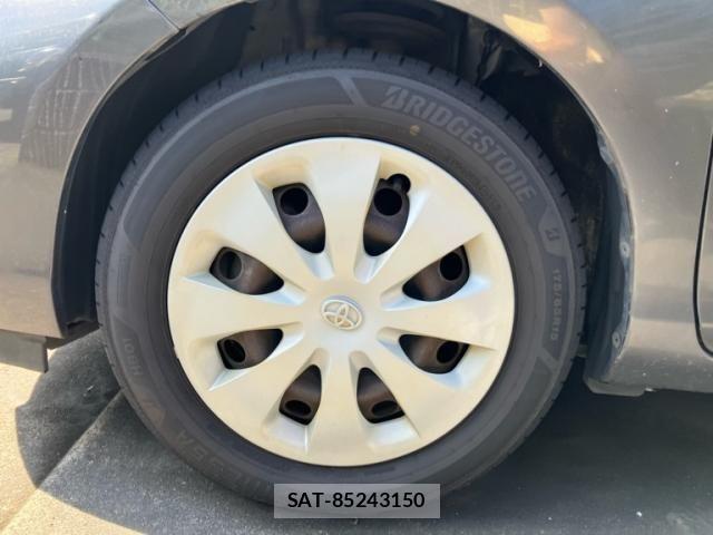 Toyota AQUA 2013-10 8827848-11