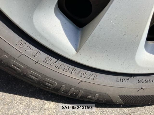 Toyota AQUA 2013-10 8827848-12